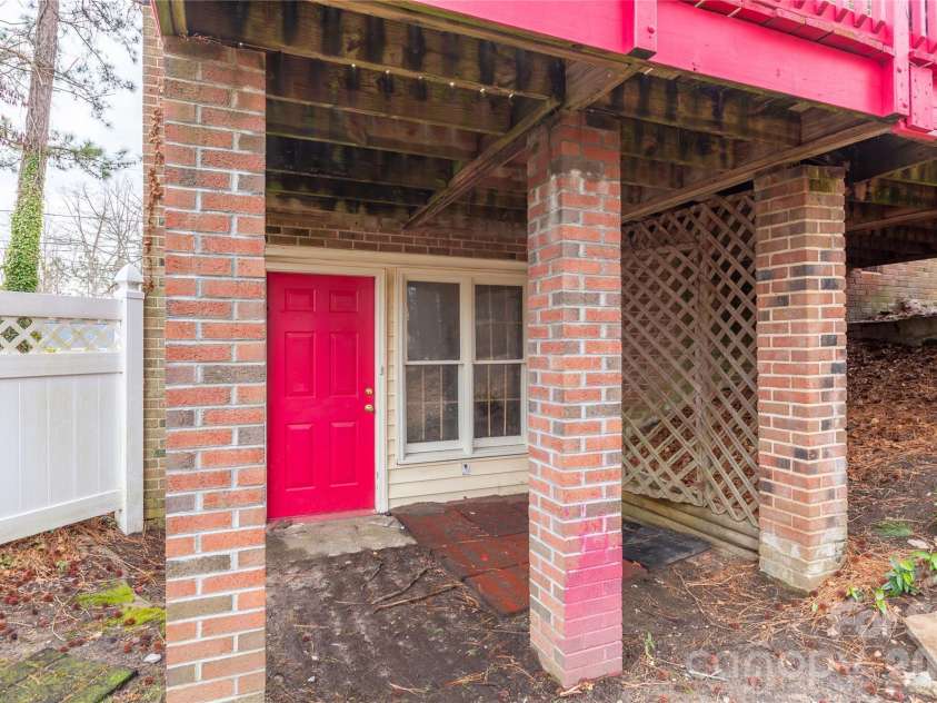 611 Park Avenue, Roanoke Rapids, NC 27870.  MLS# CAR4347477, YatesRealty ID 15039. 
