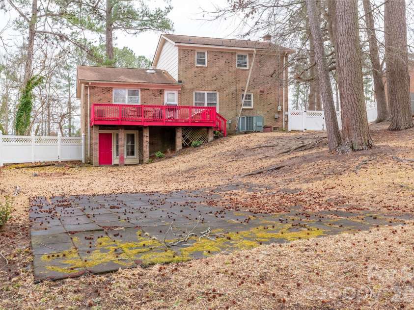 611 Park Avenue, Roanoke Rapids, NC 27870.  MLS# CAR4347477, YatesRealty ID 15039. 