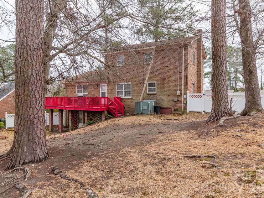 611 Park Avenue, Roanoke Rapids, NC 27870.  MLS# CAR4347477, YatesRealty ID 15039. 
