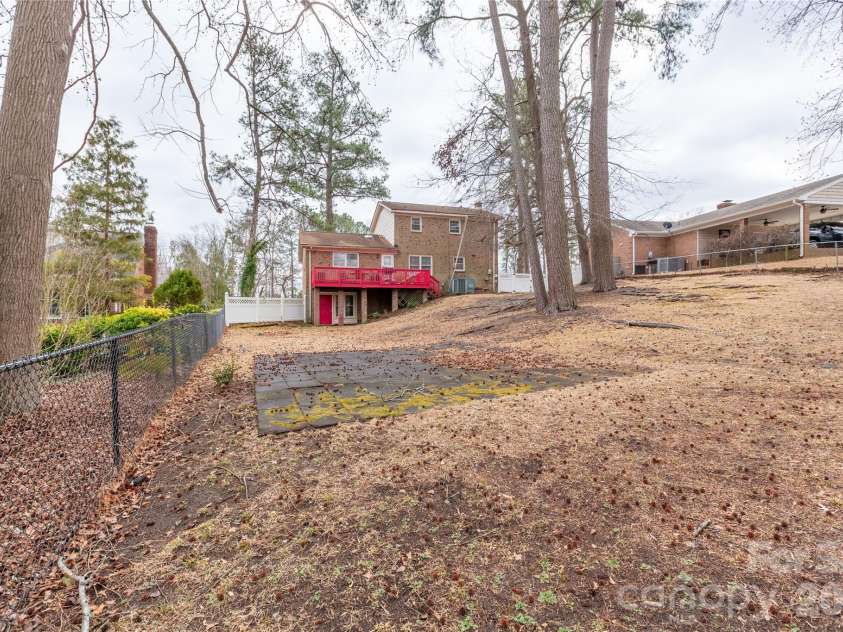611 Park Avenue, Roanoke Rapids, NC 27870.  MLS# CAR4347477, YatesRealty ID 15039. 