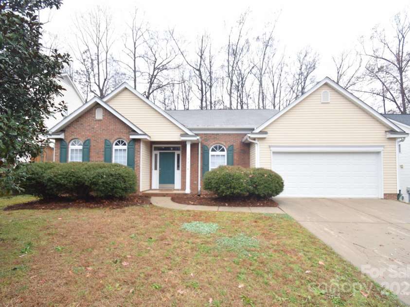 10214 Stoneykirk Lane, Charlotte, NC 28269.  MLS# CAR4327796, YatesRealty ID 1504. 