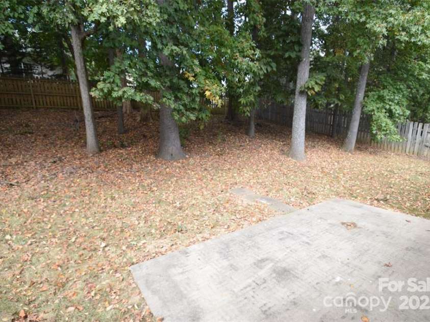 10214 Stoneykirk Lane, Charlotte, NC 28269.  MLS# CAR4327796, YatesRealty ID 1504. 