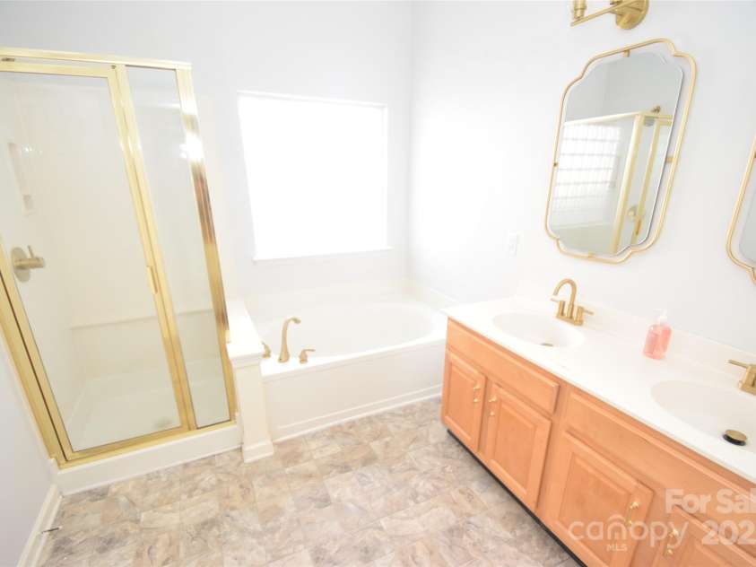 10214 Stoneykirk Lane, Charlotte, NC 28269.  MLS# CAR4327796, YatesRealty ID 1504. 