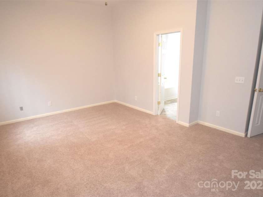 10214 Stoneykirk Lane, Charlotte, NC 28269.  MLS# CAR4327796, YatesRealty ID 1504. 