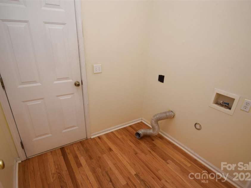 10214 Stoneykirk Lane, Charlotte, NC 28269.  MLS# CAR4327796, YatesRealty ID 1504. 