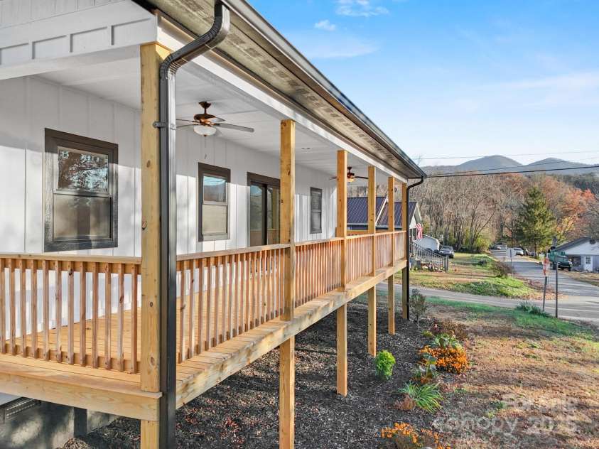 90 Park Street Street, Bryson City, NC 28713.  MLS# CAR4314470, YatesRealty ID 1504. 