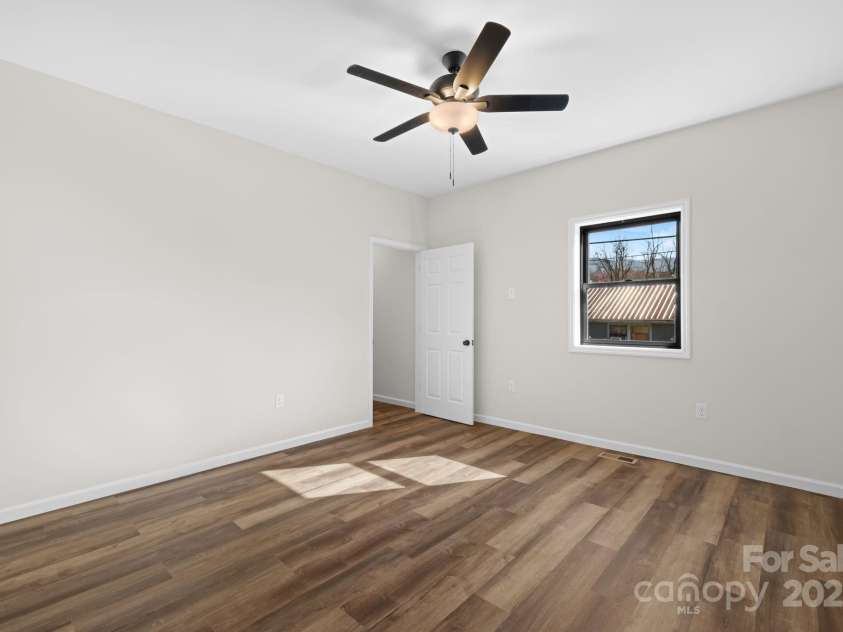90 Park Street Street, Bryson City, NC 28713.  MLS# CAR4314470, YatesRealty ID 1504. 