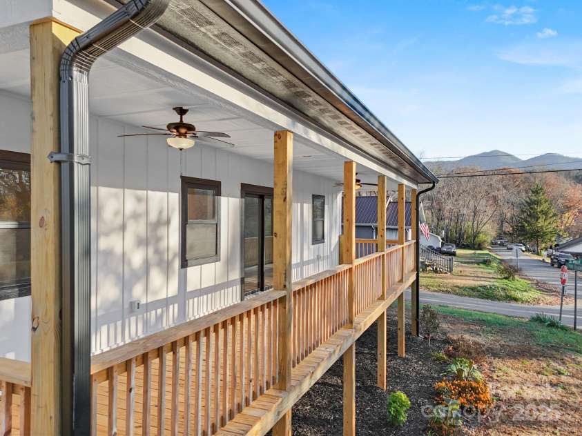 90 Park Street Street, Bryson City, NC 28713.  MLS# CAR4314470, YatesRealty ID 1504. 
