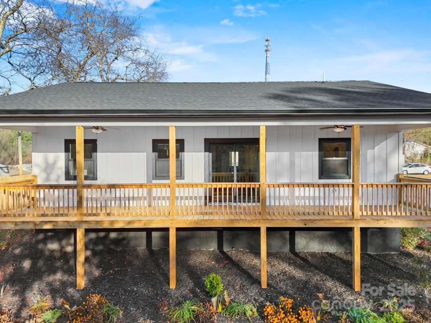 90 Park Street Street, Bryson City, NC 28713.  MLS# CAR4314470, YatesRealty ID 1504. 