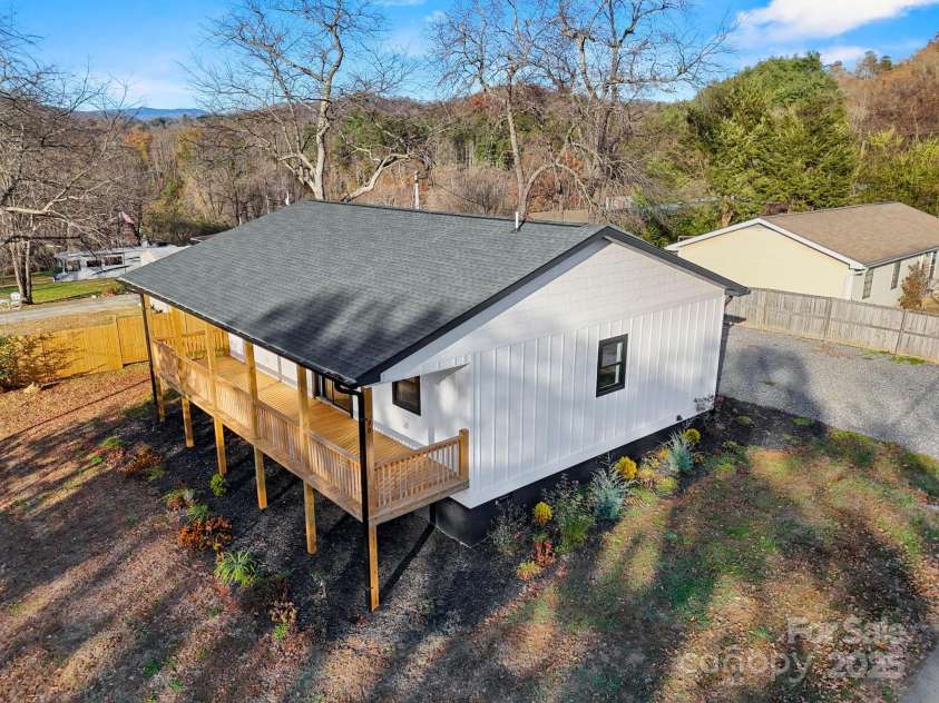 90 Park Street Street, Bryson City, NC 28713.  MLS# CAR4314470, YatesRealty ID 1504. 