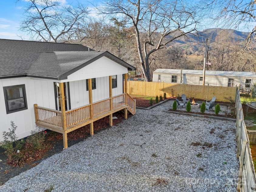 90 Park Street Street, Bryson City, NC 28713.  MLS# CAR4314470, YatesRealty ID 1504. 