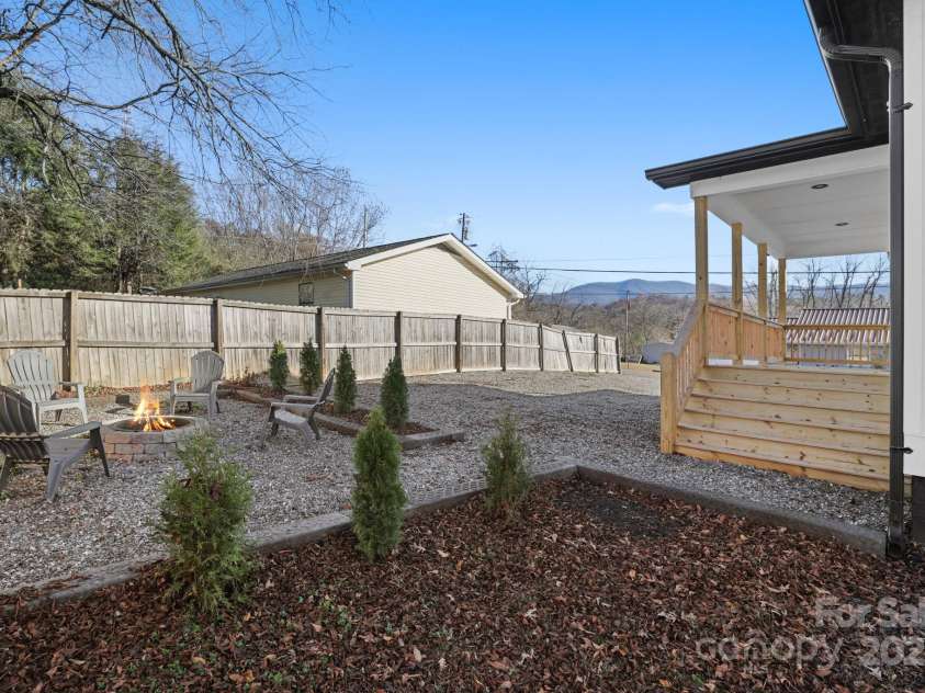 90 Park Street Street, Bryson City, NC 28713.  MLS# CAR4314470, YatesRealty ID 1504. 