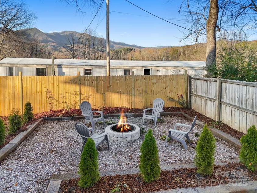 90 Park Street Street, Bryson City, NC 28713.  MLS# CAR4314470, YatesRealty ID 1504. 