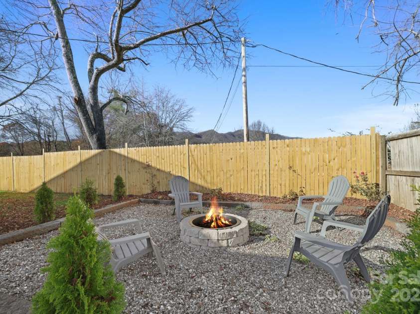 90 Park Street Street, Bryson City, NC 28713.  MLS# CAR4314470, YatesRealty ID 1504. 