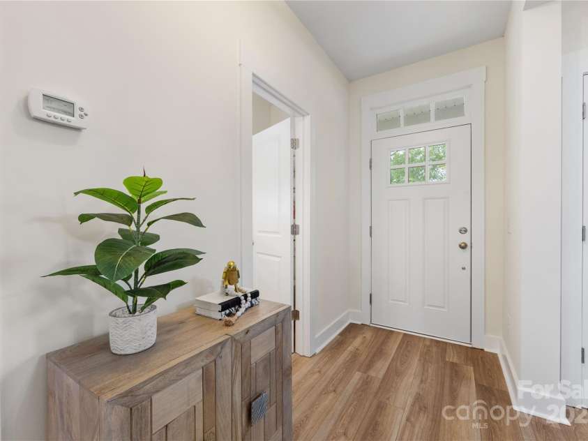 2638 Double Oaks Road, Charlotte, NC 28206.  MLS# CAR4252717, YatesRealty ID 15041. 
