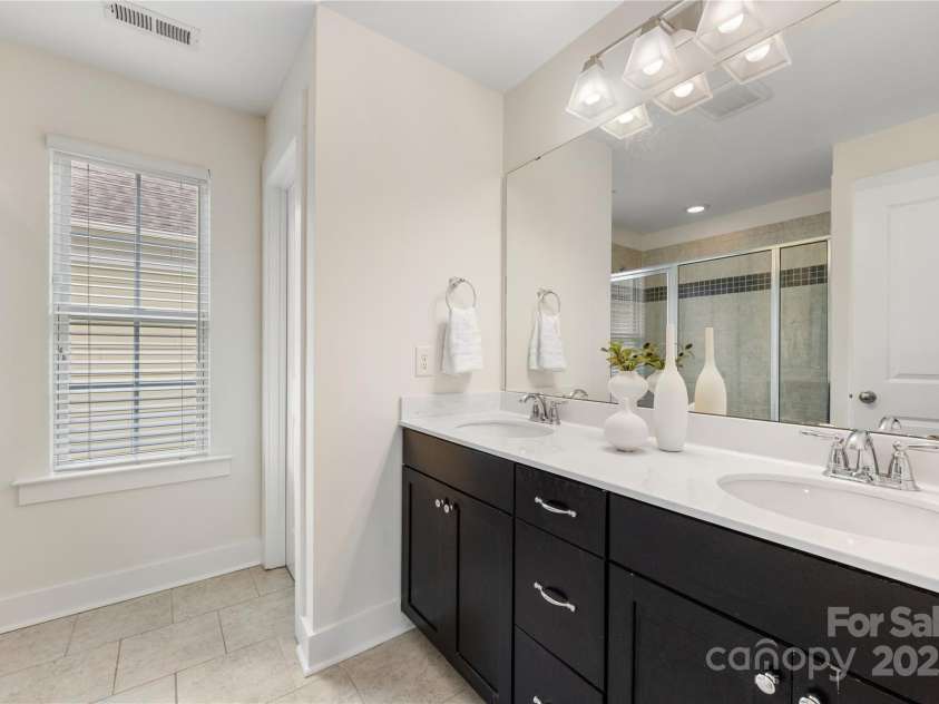2638 Double Oaks Road, Charlotte, NC 28206.  MLS# CAR4252717, YatesRealty ID 15041. 