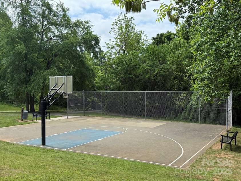 2638 Double Oaks Road, Charlotte, NC 28206.  MLS# CAR4252717, YatesRealty ID 15041. 