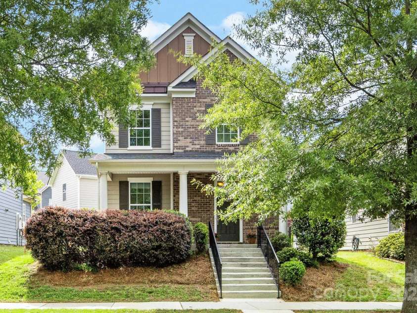 2638 Double Oaks Road, Charlotte, NC 28206.  MLS# CAR4252717, YatesRealty ID 15041. Come check out this adorable home in Brightwalk today!