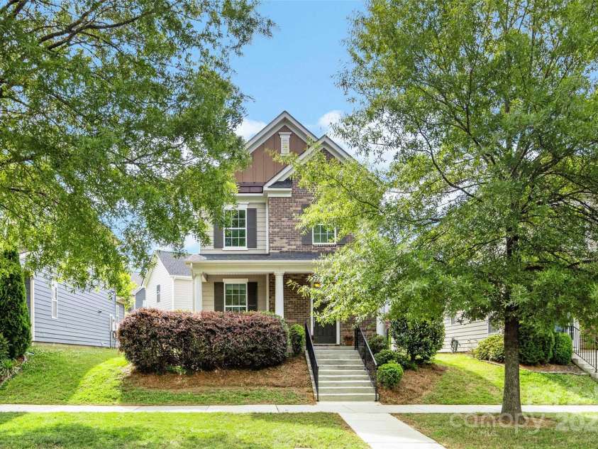2638 Double Oaks Road, Charlotte, NC 28206.  MLS# CAR4252717, YatesRealty ID 15041. Come see this turn-key home and make it your own!