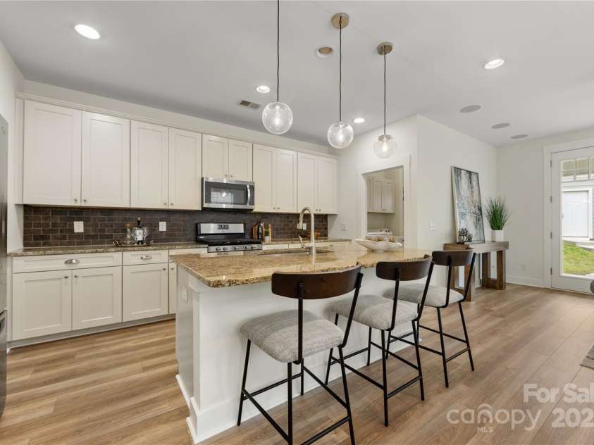2638 Double Oaks Road, Charlotte, NC 28206.  MLS# CAR4252717, YatesRealty ID 15041. Fresh, light neutral paint througout the entire home.