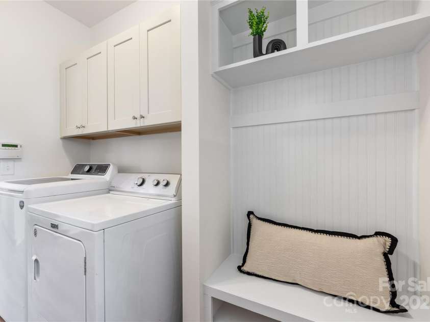 2638 Double Oaks Road, Charlotte, NC 28206.  MLS# CAR4252717, YatesRealty ID 15041. Great laundry room with convenient drop zone bench and storage areas.