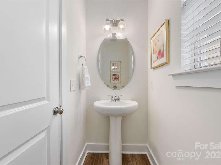 2638 Double Oaks Road, Charlotte, NC 28206.  MLS# CAR4252717, YatesRealty ID 15041. Half bathroom on main level.