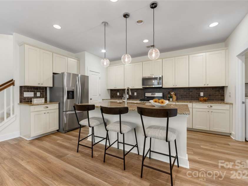 2638 Double Oaks Road, Charlotte, NC 28206.  MLS# CAR4252717, YatesRealty ID 15041. Stainless steel refrigerator conveys.