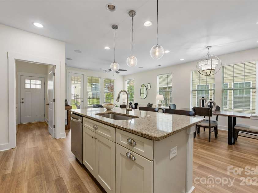 2638 Double Oaks Road, Charlotte, NC 28206.  MLS# CAR4252717, YatesRealty ID 15041. The home is awash in natural sunlight!