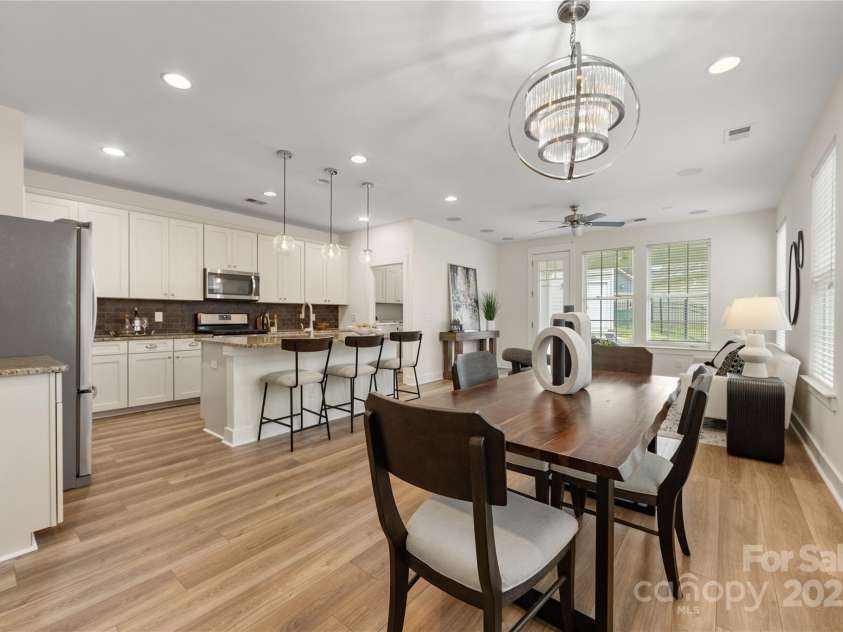 2638 Double Oaks Road, Charlotte, NC 28206.  MLS# CAR4252717, YatesRealty ID 15041. This open floor plan is perfect for everyday living and entertaining.