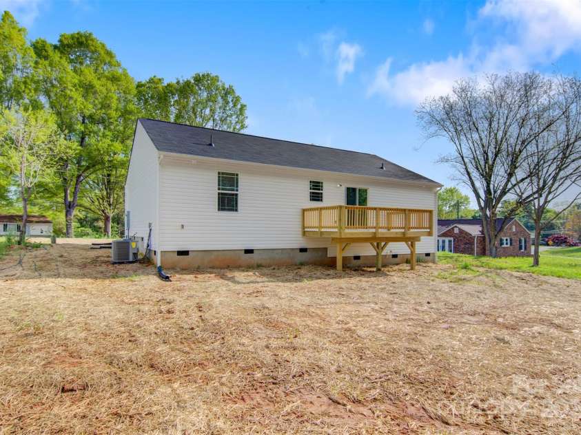 3315 15th Avenue, Hickory, NC 28602.  MLS# CAR4249963, YatesRealty ID 15042. 