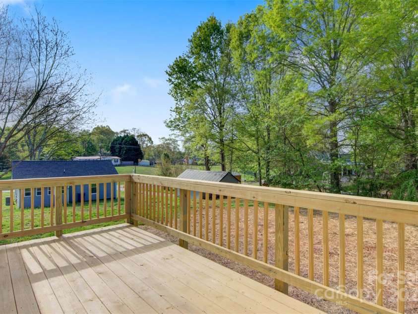 3315 15th Avenue, Hickory, NC 28602.  MLS# CAR4249963, YatesRealty ID 15042. 