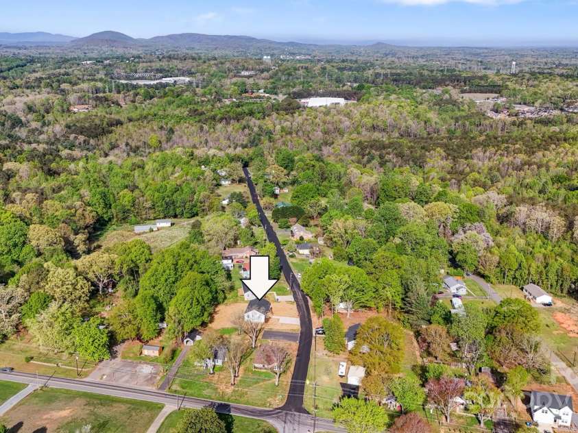 3315 15th Avenue, Hickory, NC 28602.  MLS# CAR4249963, YatesRealty ID 15042. 