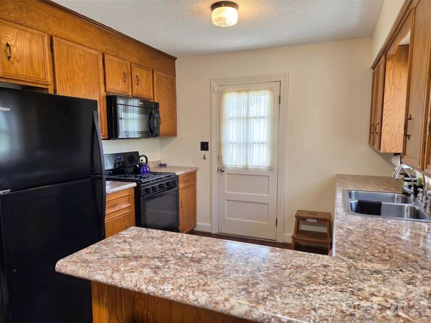 516 Mulberry Street, Statesville, NC 28677.  MLS# CAR4332832, YatesRealty ID 15043. 