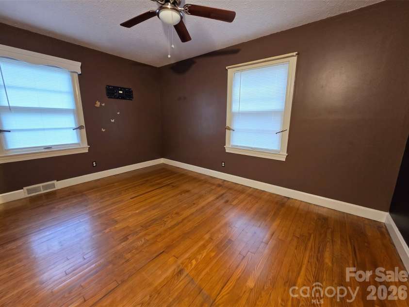 516 Mulberry Street, Statesville, NC 28677.  MLS# CAR4332832, YatesRealty ID 15043. 