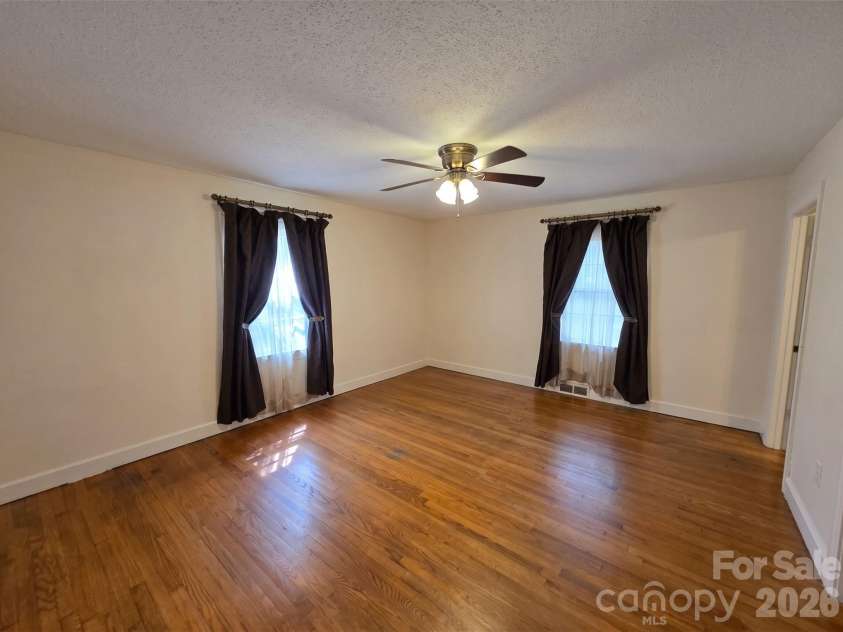 516 Mulberry Street, Statesville, NC 28677.  MLS# CAR4332832, YatesRealty ID 15043. 