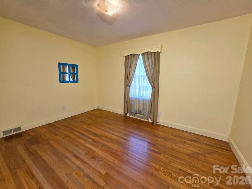 516 Mulberry Street, Statesville, NC 28677.  MLS# CAR4332832, YatesRealty ID 15043. 