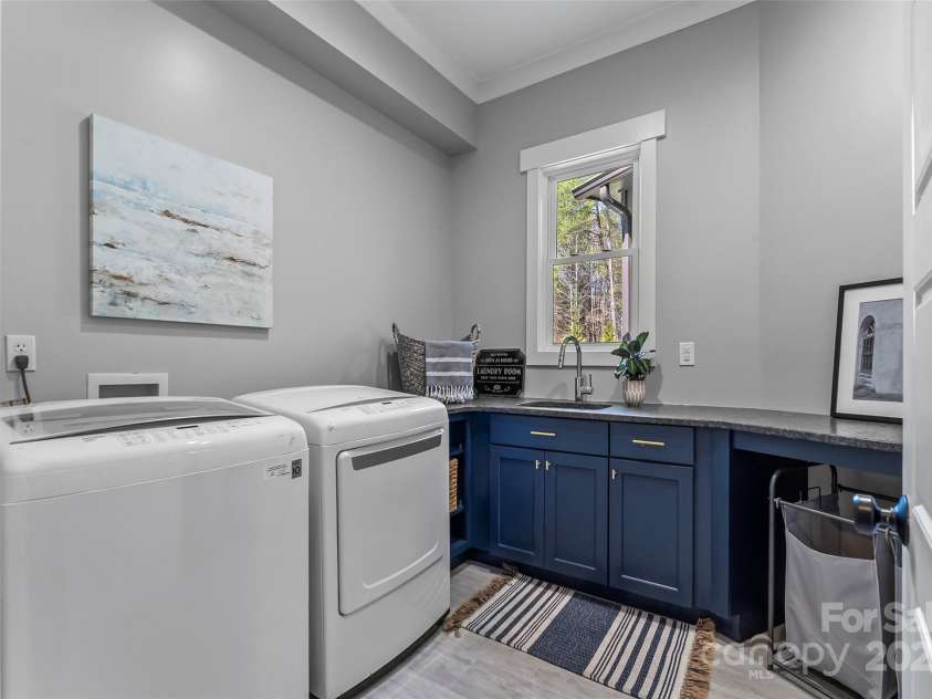 1289 Northview Drive, Morganton, NC 28655.  MLS# CAR4237998, YatesRealty ID 15044. 