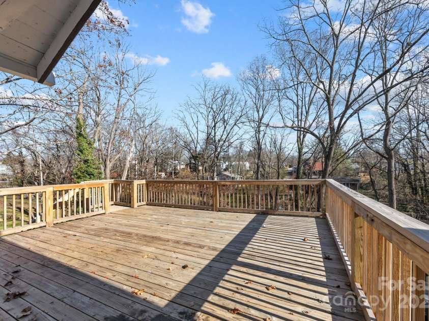 100 Brevard Road, Asheville, NC 28806.  MLS# CAR4293602, YatesRealty ID 15045. 