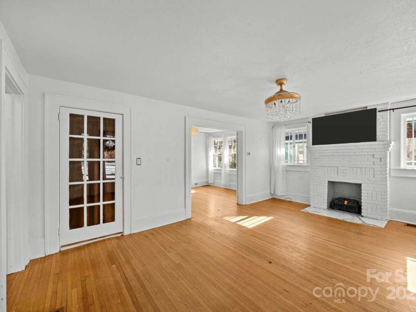 100 Brevard Road, Asheville, NC 28806.  MLS# CAR4293602, YatesRealty ID 15045. 