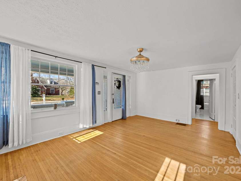 100 Brevard Road, Asheville, NC 28806.  MLS# CAR4293602, YatesRealty ID 15045. 