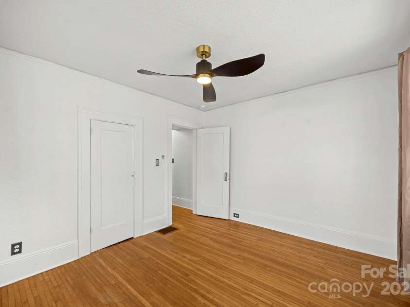 100 Brevard Road, Asheville, NC 28806.  MLS# CAR4293602, YatesRealty ID 15045. 