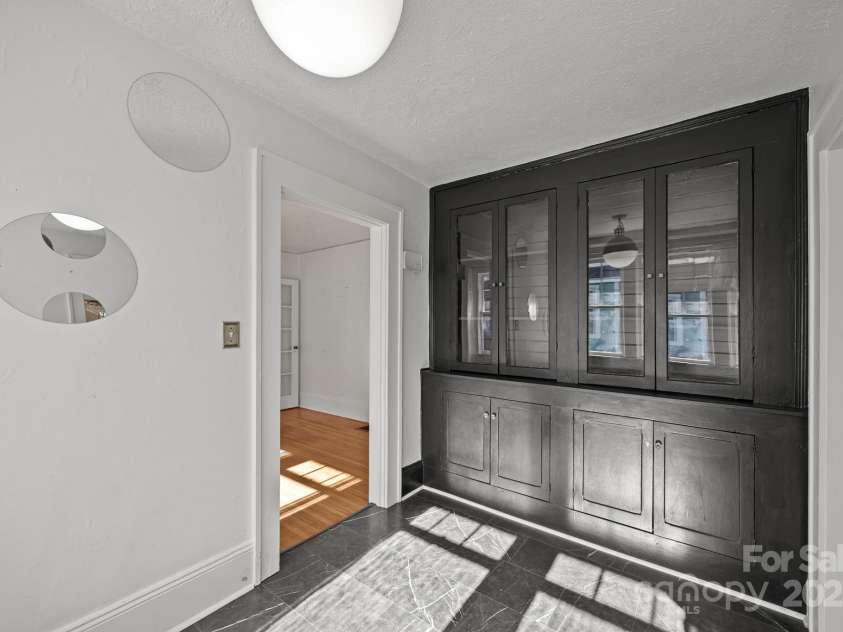 100 Brevard Road, Asheville, NC 28806.  MLS# CAR4293602, YatesRealty ID 15045. 