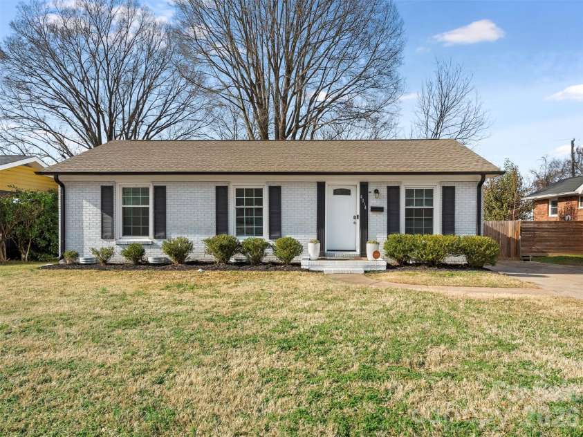 4014 Fieldcrest Road, Charlotte, NC 28217.  MLS# CAR4341849, YatesRealty ID 15046. 