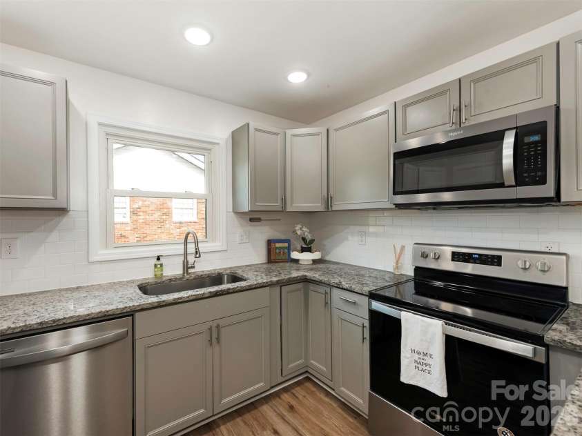 4014 Fieldcrest Road, Charlotte, NC 28217.  MLS# CAR4341849, YatesRealty ID 15046. 