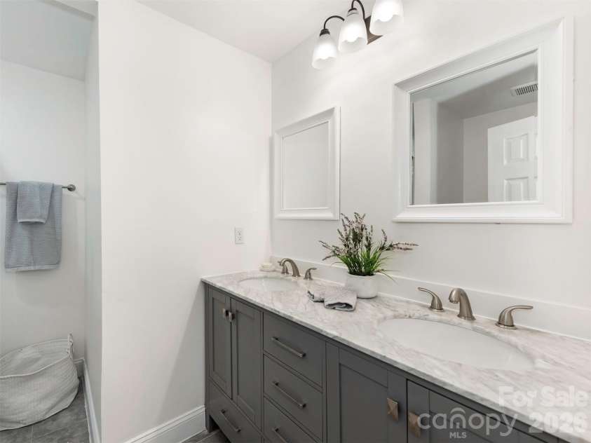 4014 Fieldcrest Road, Charlotte, NC 28217.  MLS# CAR4341849, YatesRealty ID 15046. 