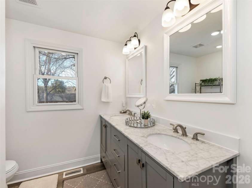 4014 Fieldcrest Road, Charlotte, NC 28217.  MLS# CAR4341849, YatesRealty ID 15046. 