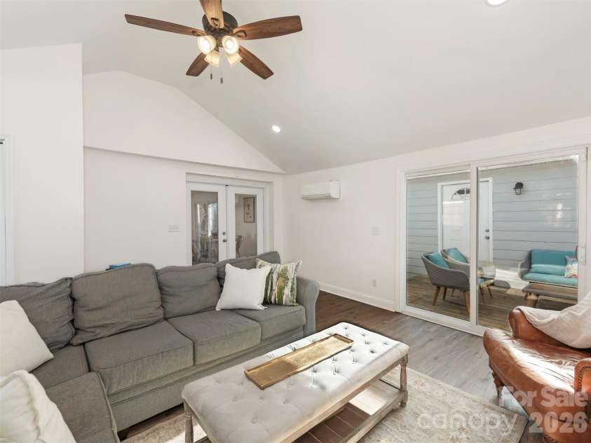 4014 Fieldcrest Road, Charlotte, NC 28217.  MLS# CAR4341849, YatesRealty ID 15046. 