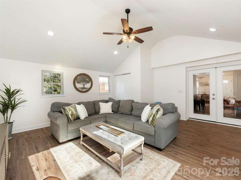 4014 Fieldcrest Road, Charlotte, NC 28217.  MLS# CAR4341849, YatesRealty ID 15046. 