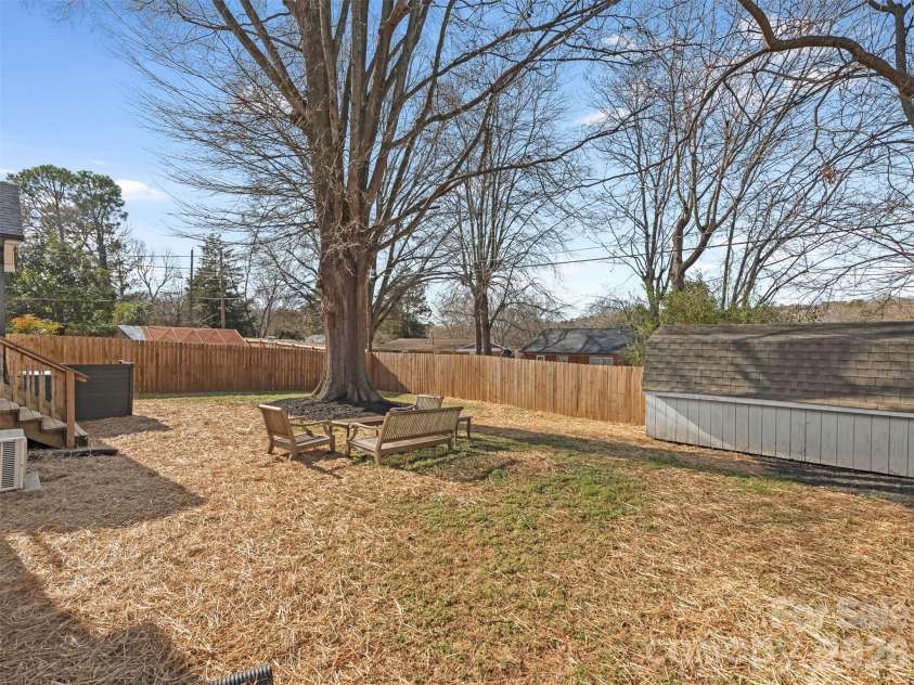 4014 Fieldcrest Road, Charlotte, NC 28217.  MLS# CAR4341849, YatesRealty ID 15046. 