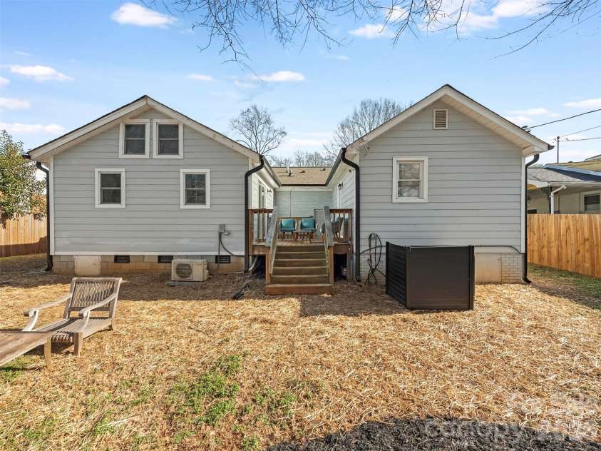 4014 Fieldcrest Road, Charlotte, NC 28217.  MLS# CAR4341849, YatesRealty ID 15046. 